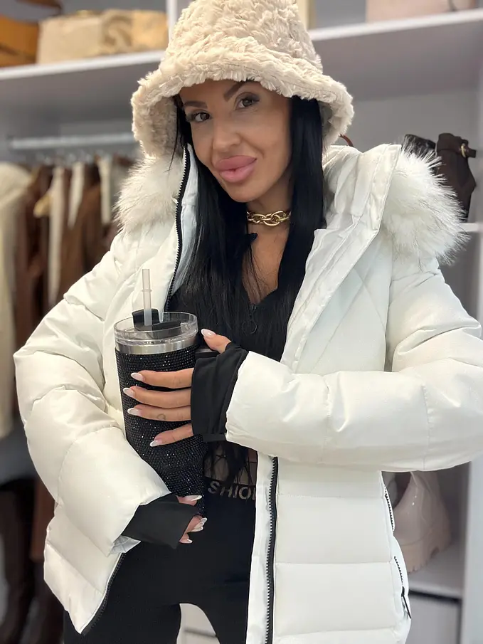 Szőrmés kapucnis kabát övvel MILLIE