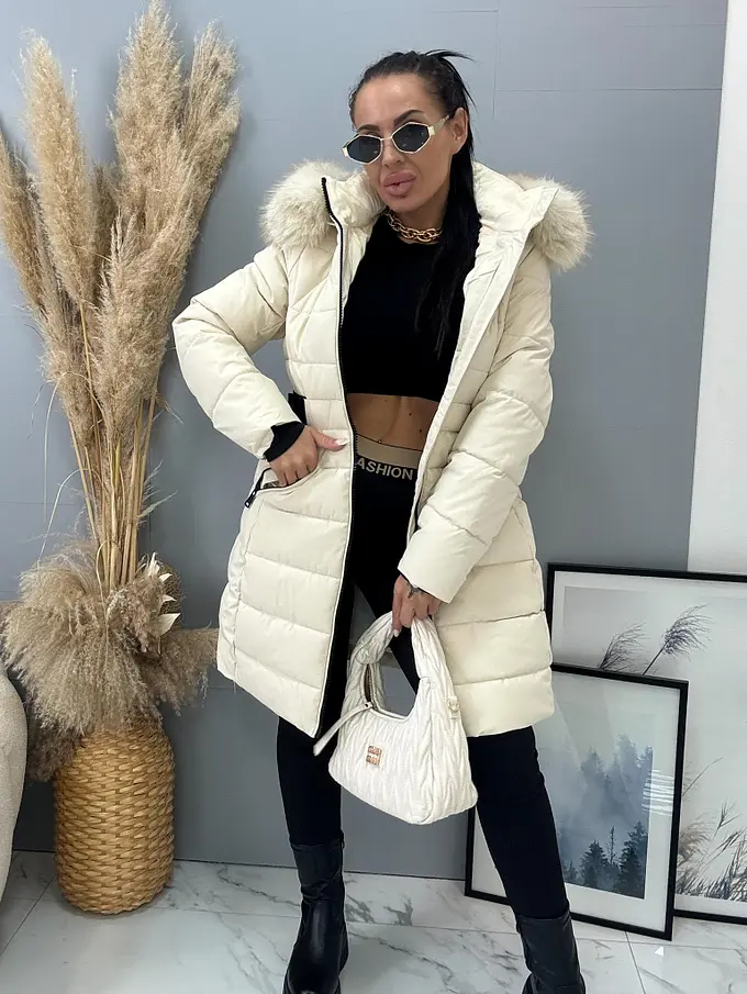 Hosszú szőrmés kapucnis kabát  EMALIA