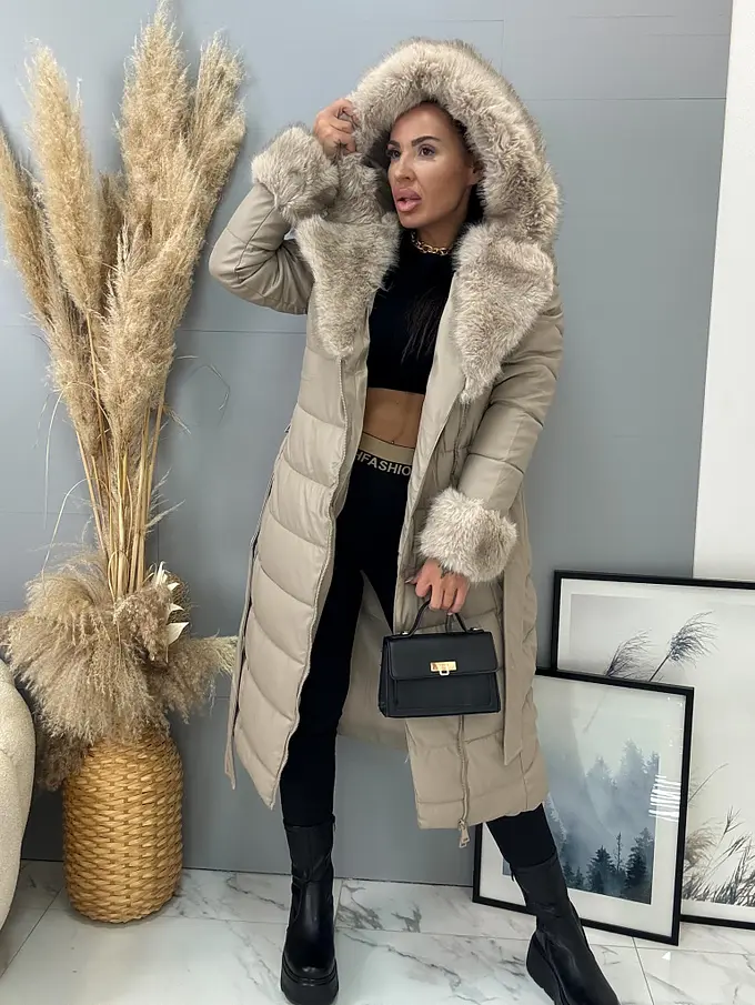 Hosszú műbőr kabát szőrmével és övvel NIVORA