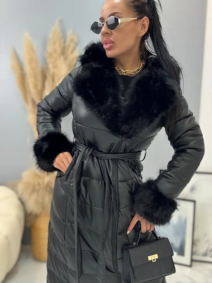 Hosszú műbőr kabát szőrmével és övvel NIVORA