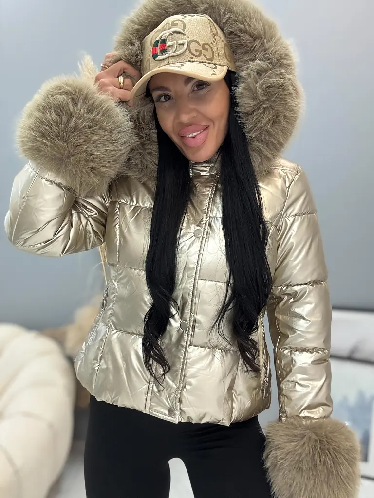 Kapucnis kabát szörmével ADRENA