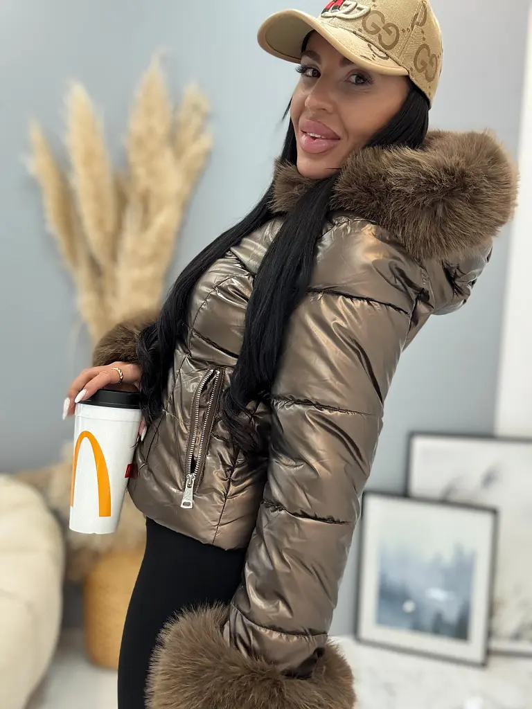 Kapucnis kabát szörmével ADRENA - next