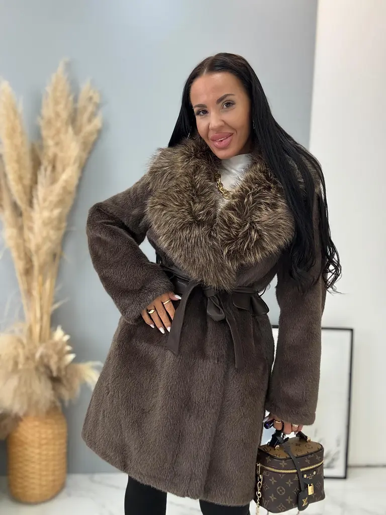 Műszőrme bunda övvel BRENIA