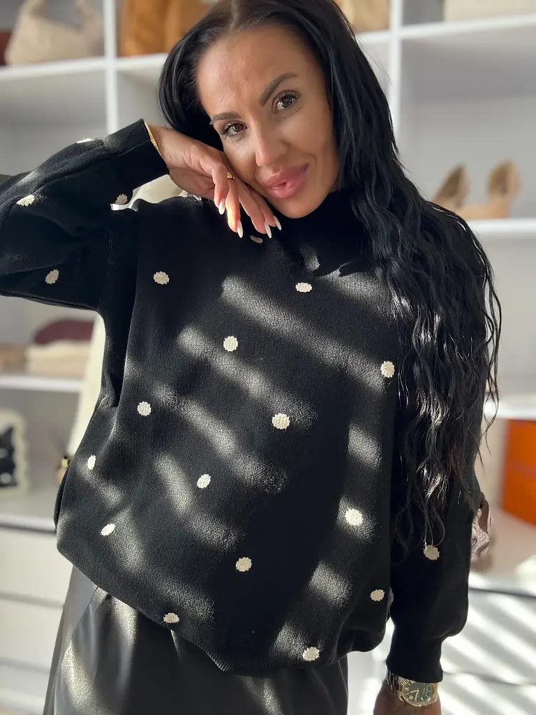 Elegáns fekete pulóver DOTTA