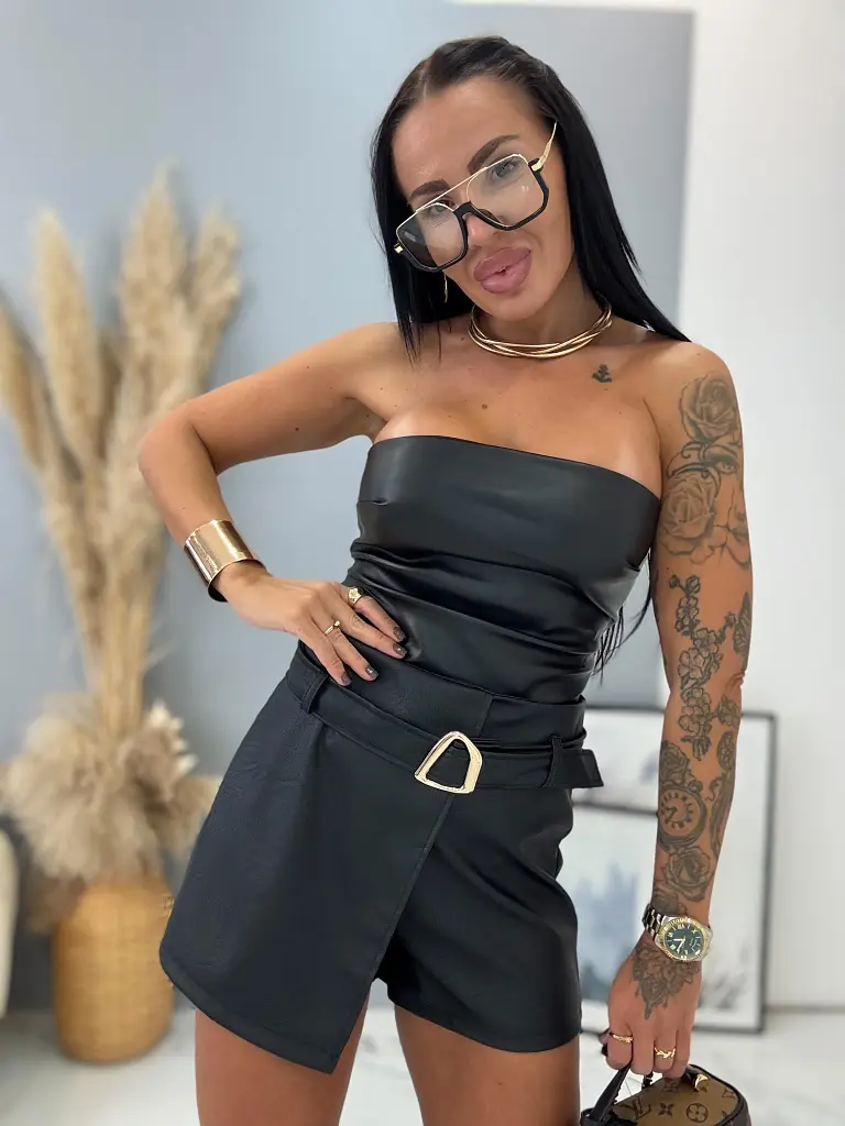 Műbőr szoknyanadrág övvel MICALA