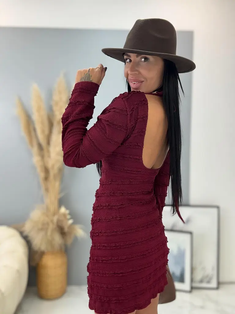 Nyitott hátú ruha csipkével LILIBET