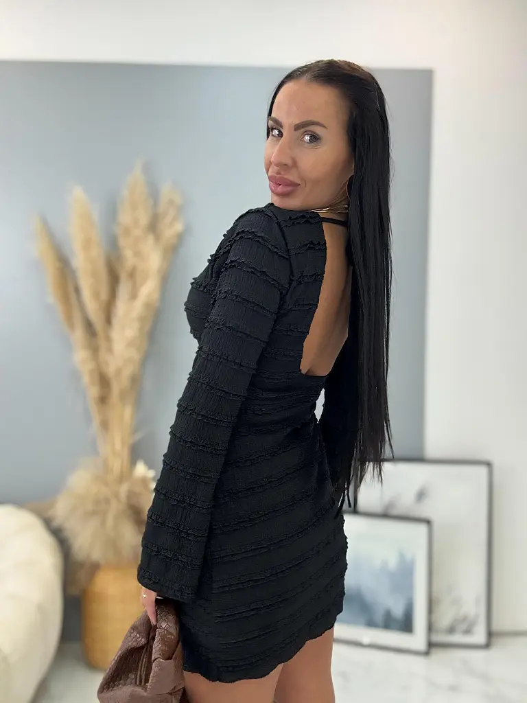 Nyitott hátú ruha csipkével LILIBET