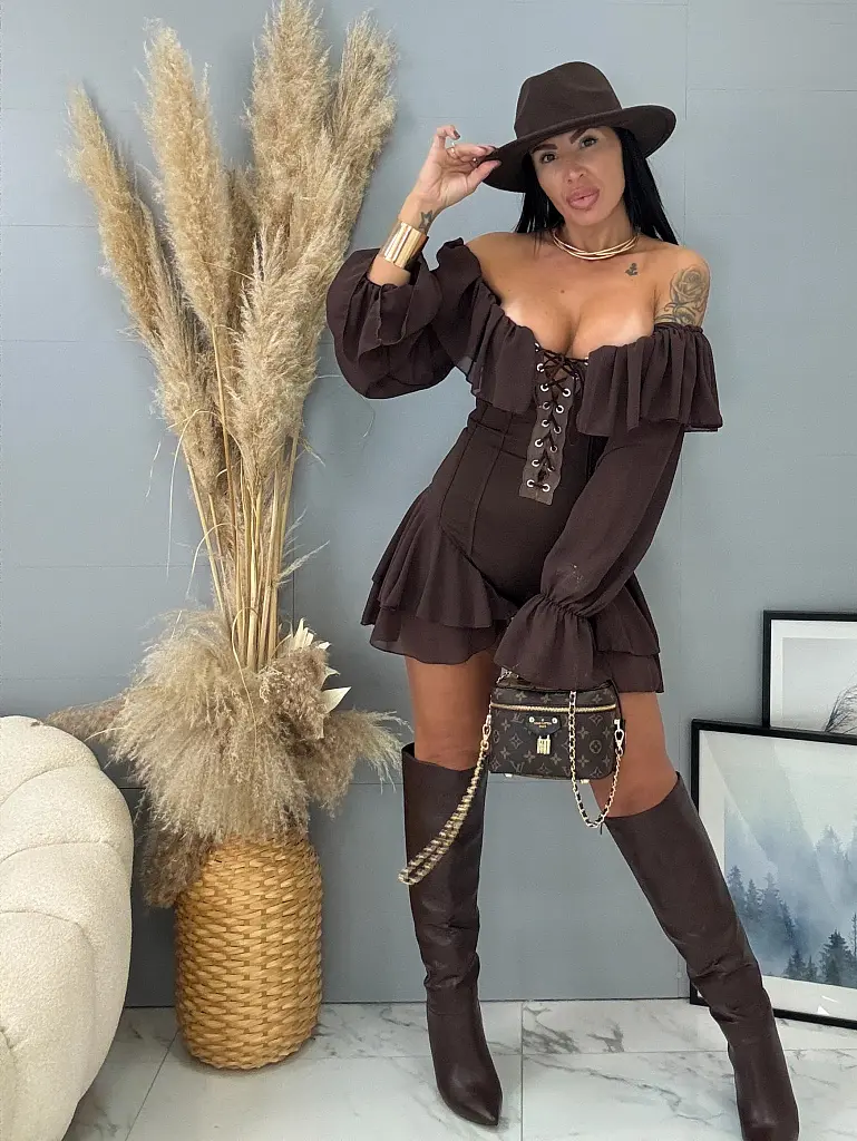 Ejtett vállú fűzős overál fodrokkal MINDY