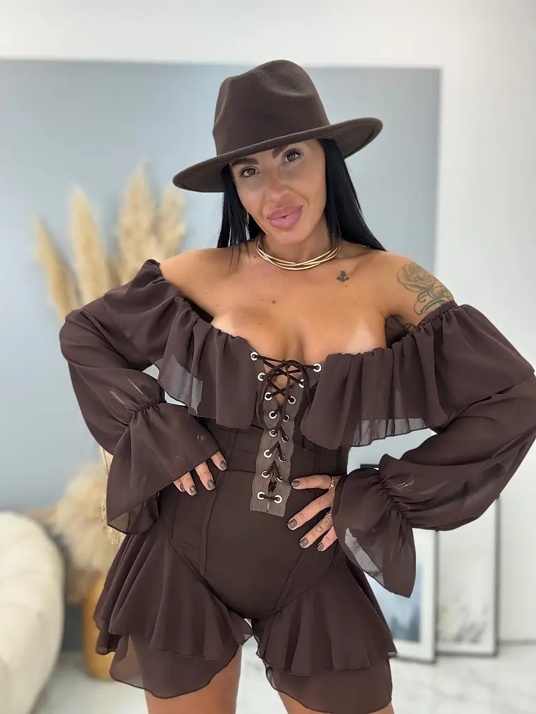 Ejtett vállú fűzős overál fodrokkal MINDY - next