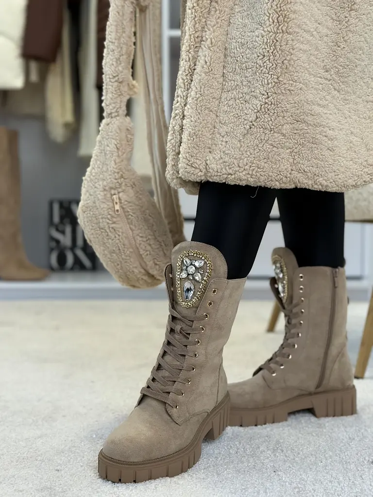 Fűzős bokacsizma kövekkel díszítve MISENA