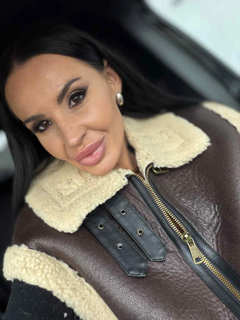 Barna bélelt mellény VEYRA - next