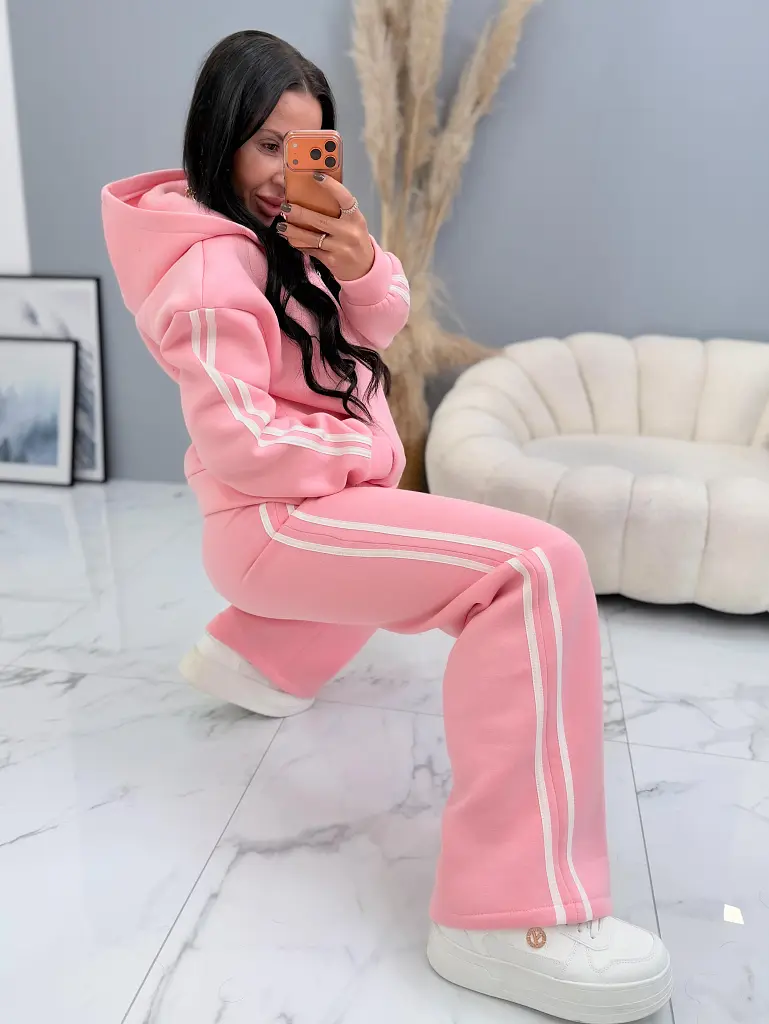 Bélelt kapucnis sportos szett GELIRA