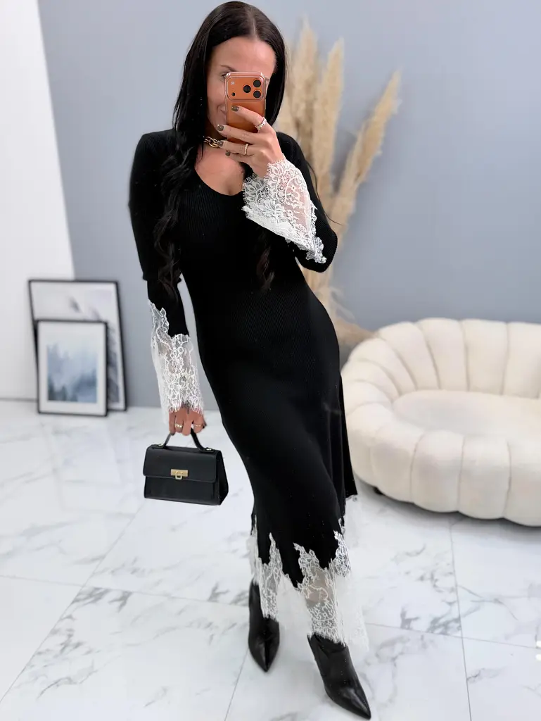 Bordázott anyagú kötött hosszú ruha csipkével DALEA - next