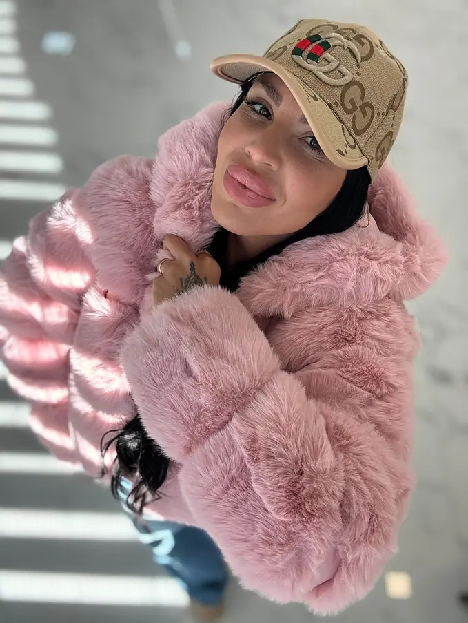 Műszőrmés műbőr kabát kapucnival GIANNA