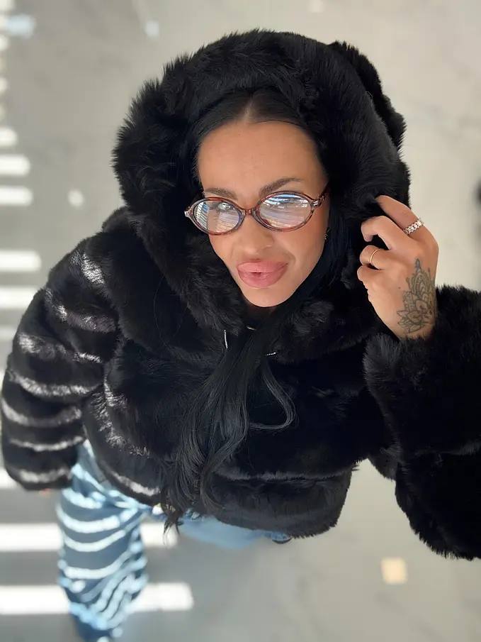 Műszőrmés műbőr kabát kapucnival GIANNA