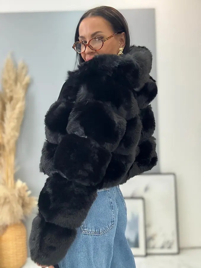 Műszőrmés műbőr kabát kapucnival GIANNA