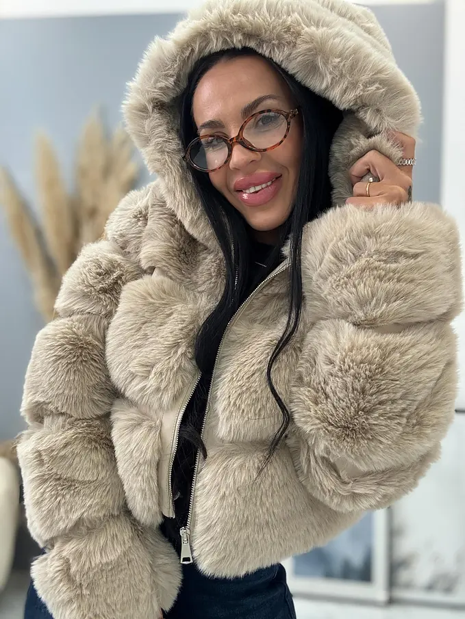 Műszőrmés műbőr kabát kapucnival GIANNA