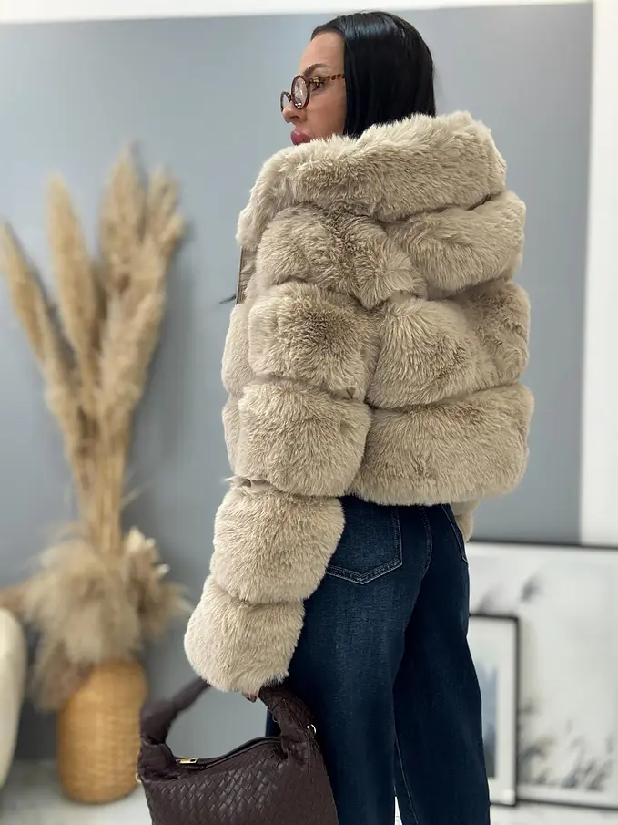 Műszőrmés műbőr kabát kapucnival GIANNA