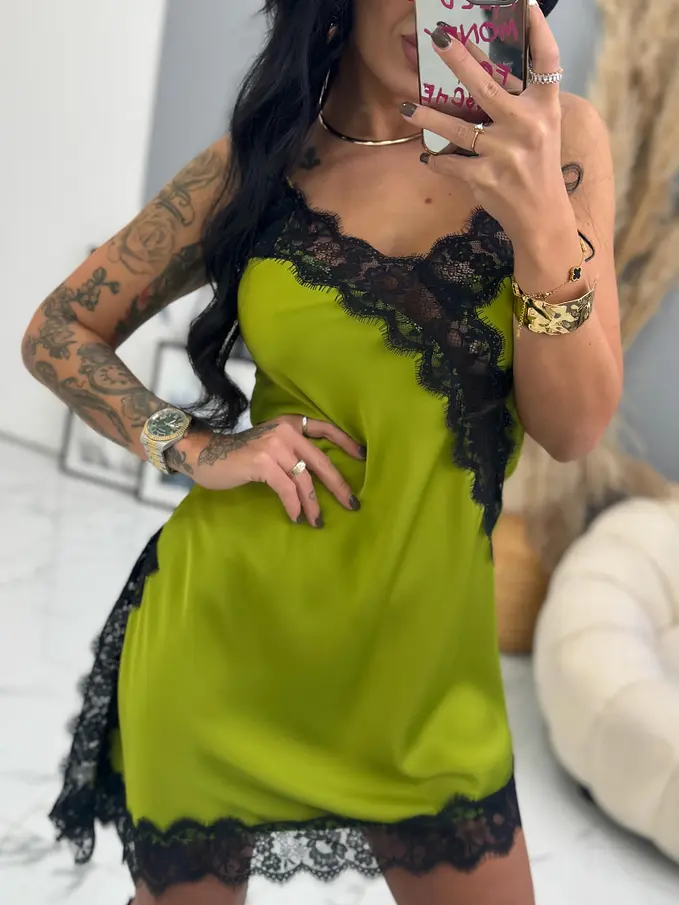 Szatén pántos ruha csipkével LAYLAH