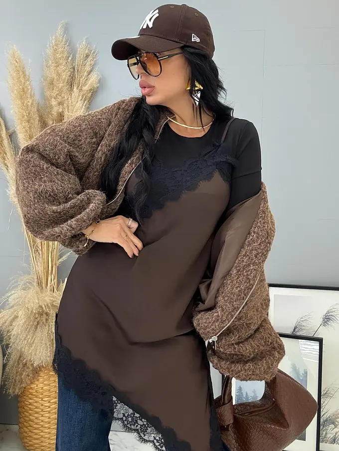 Szatén pántos ruha csipkével LAYLAH