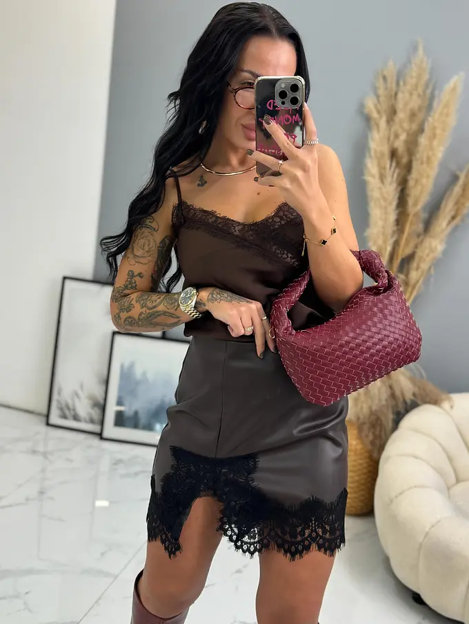 Barna műbőr szoknya csipkével ARTEMIS