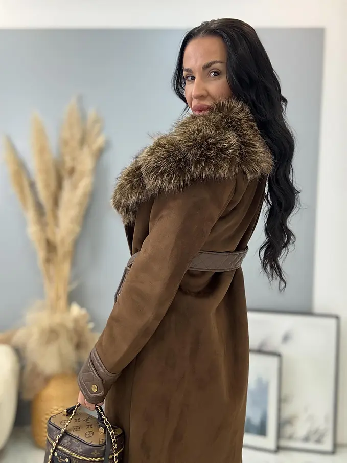 Kombinált kabát szőrmével és övvel CARELA