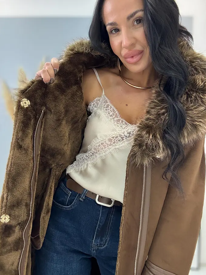 Kombinált kabát szőrmével és övvel CARELA