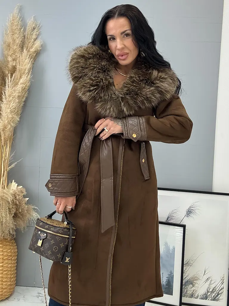 Kombinált kabát szőrmével és övvel CARELA