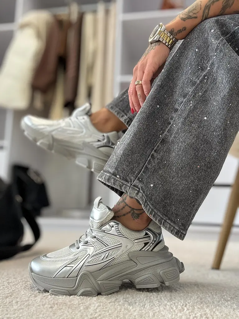 Ezüst színű platformos sportcipő JOANA