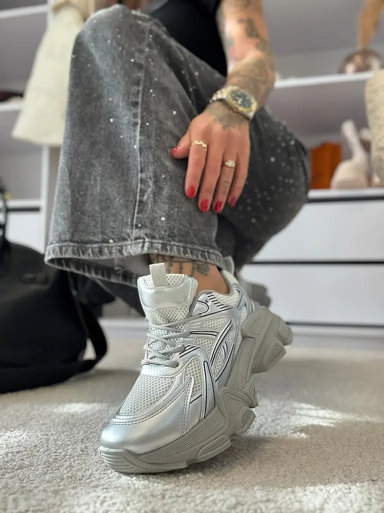 Ezüst színű platformos sportcipő JOANA - next