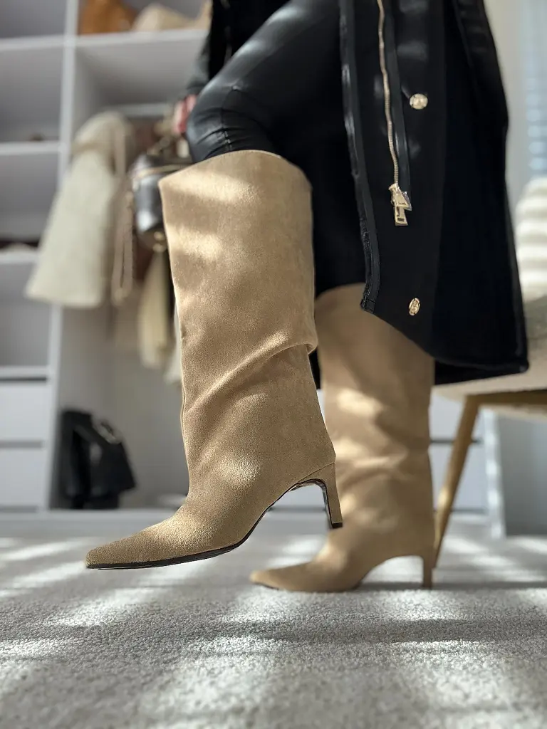 Velúr magasszárú csizma EMYLIA - next