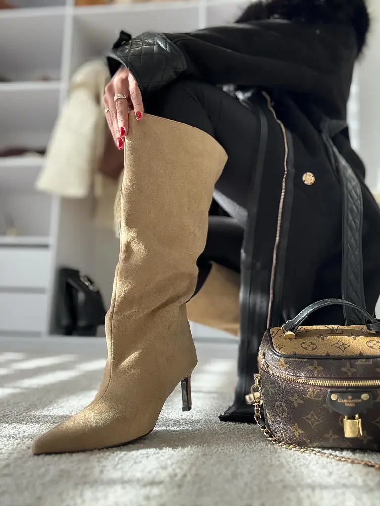 Velúr magasszárú csizma EMYLIA