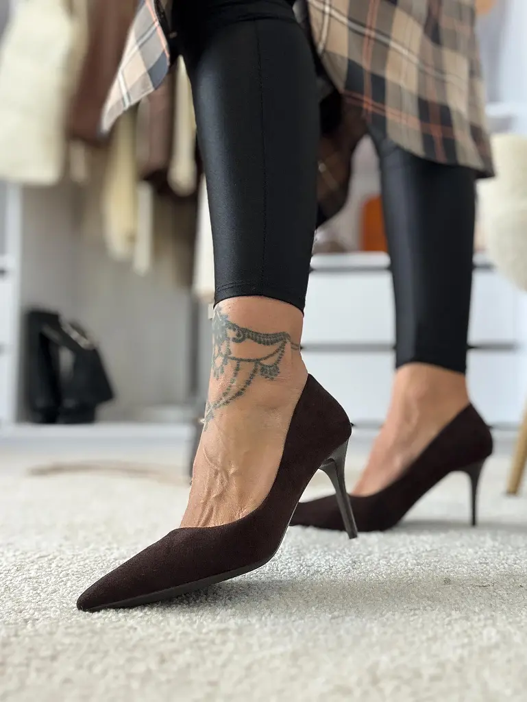 Velúr barna magassarkú BERNISS