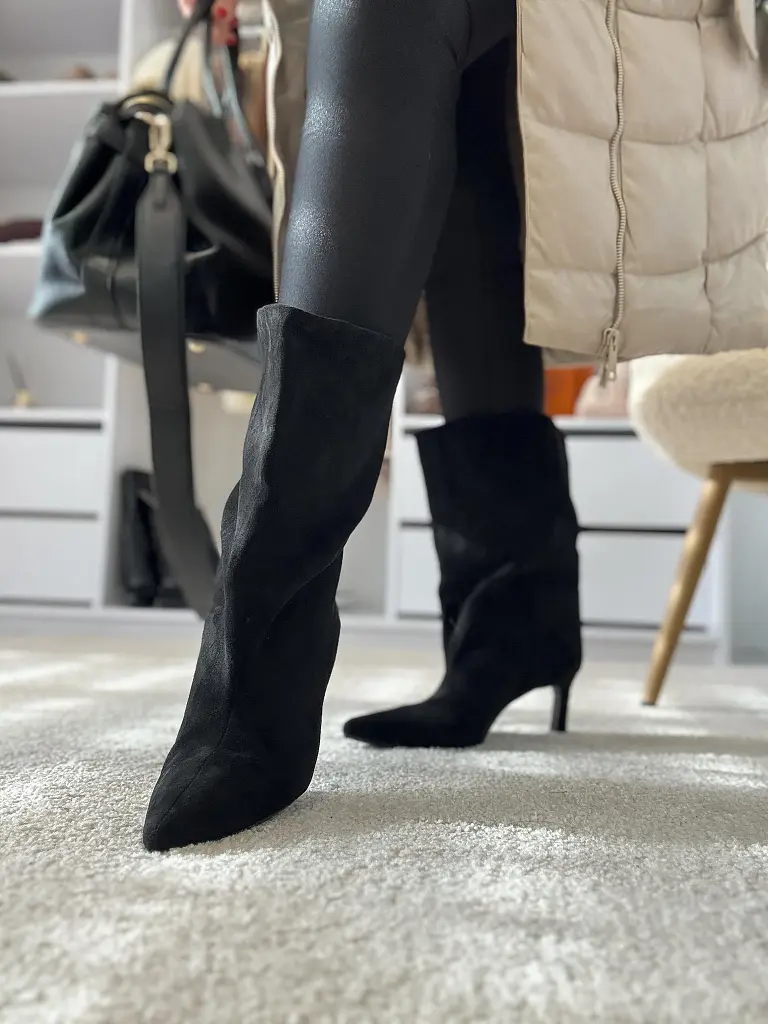 Fekete velúr csizma AVELENA