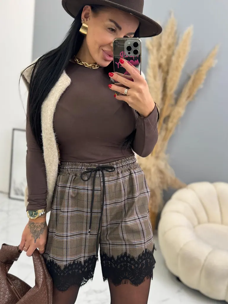 Kockás sort csipkével ALICA