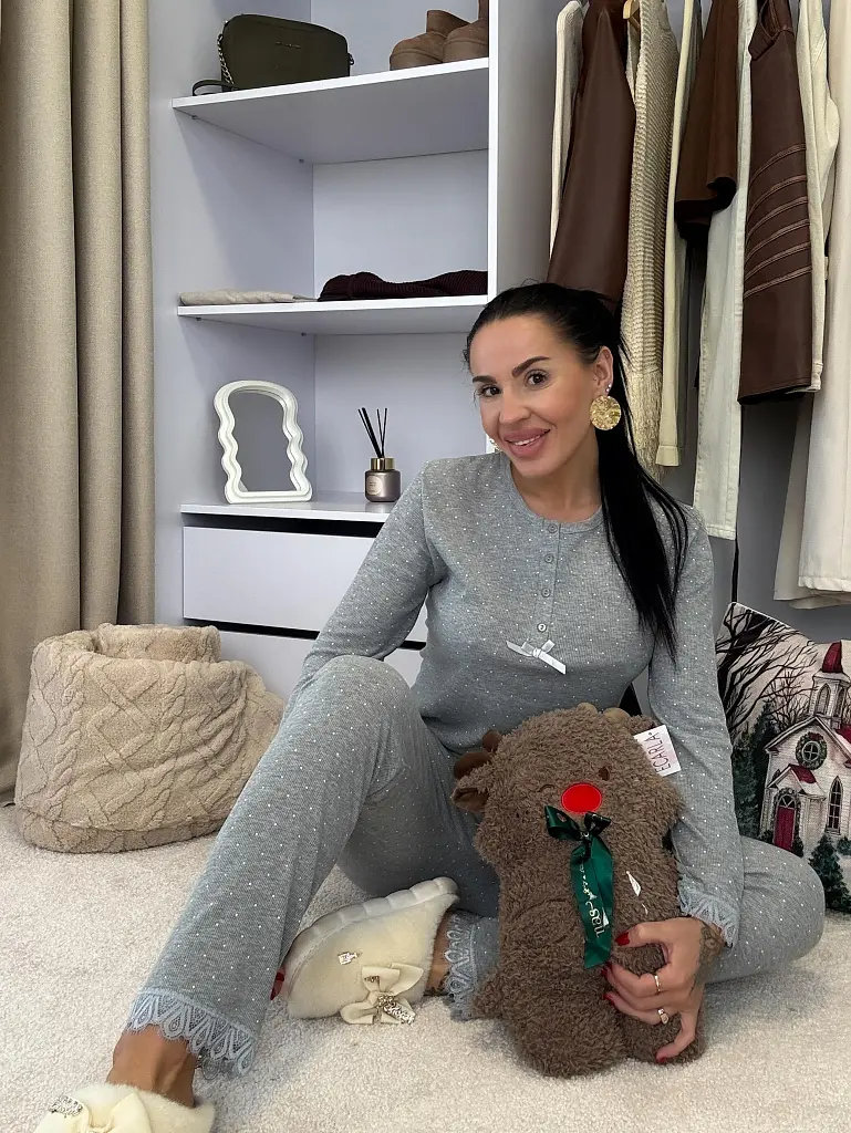 Bordázott pizsama csipkeszegéllyel AVILMA - next