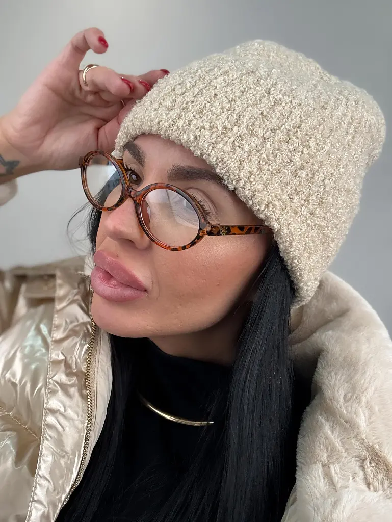 Kötött sapka - next