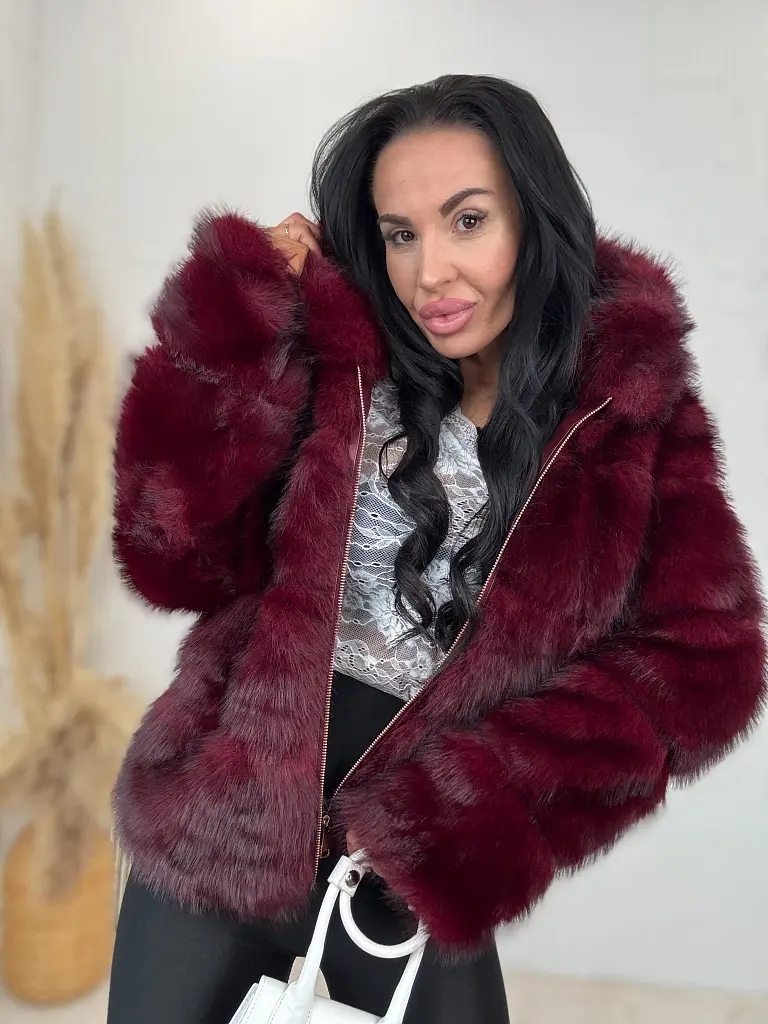 Műszőrmés műbőr kabát kapucnival CHERRY - next