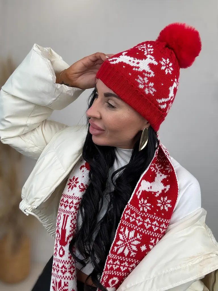 Gombócos mintás meleg sapka sállal