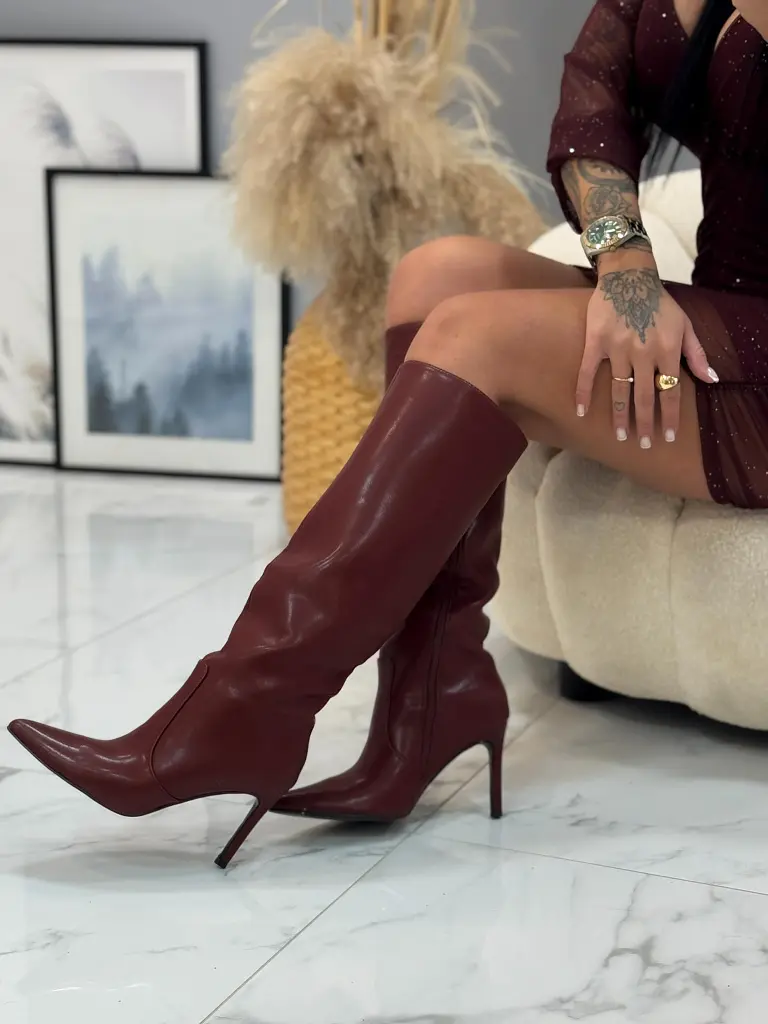 Bordó magasszárú csizma LILOU