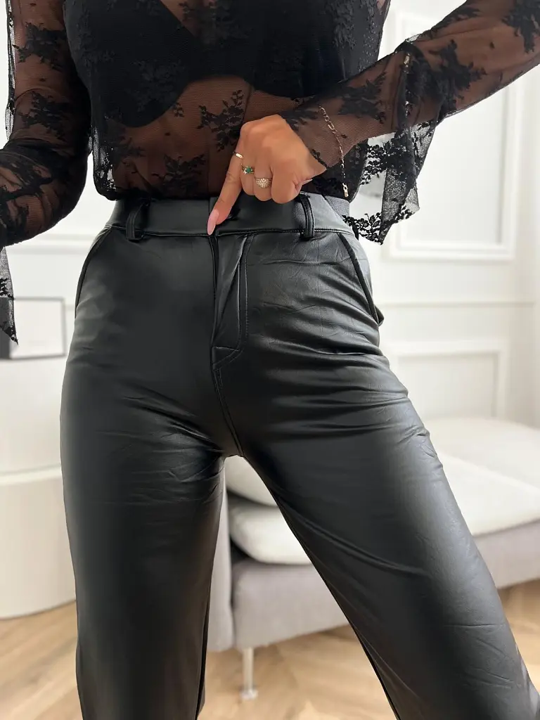 Magas derekú műbőr nadrág CELINA - next