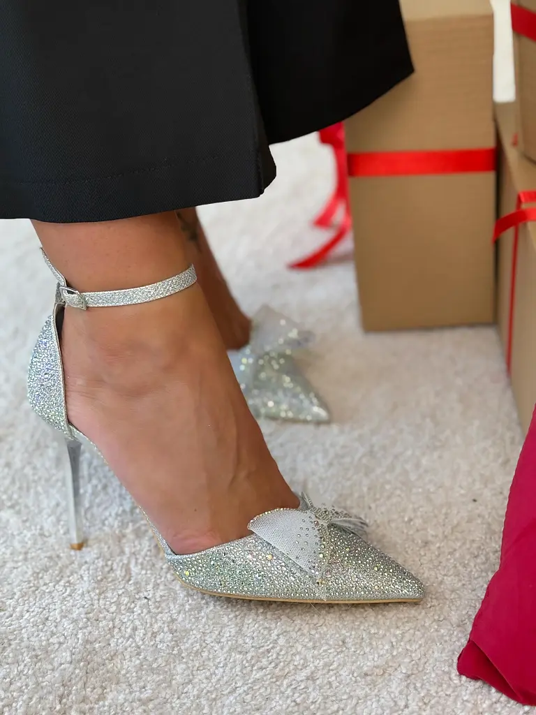 Kövecskékkel díszített masnis magassarkú LIBERTY - next