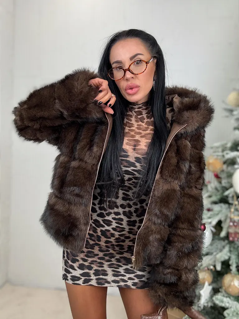 Műszőrmés műbőr kabát kapucnival CHERRY