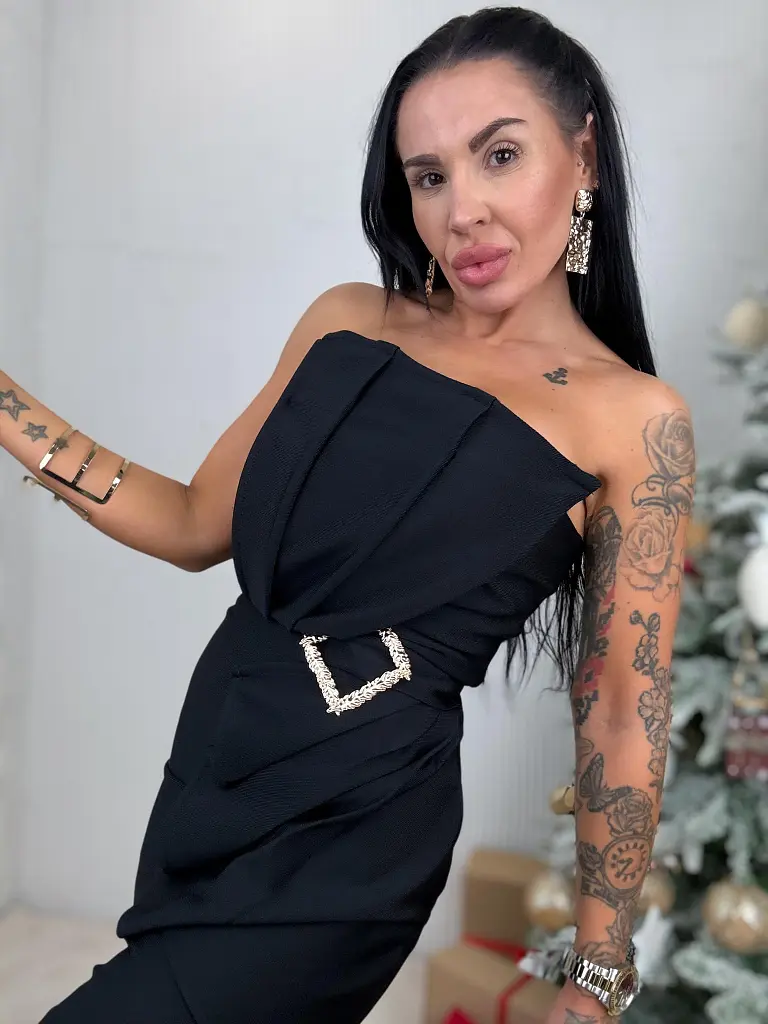 Elegáns női ruha arany színű dísszel NELLA