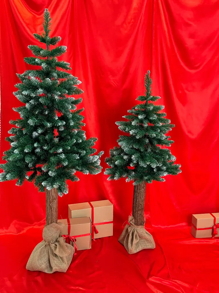 Műfenyő – 180 cm, sűrű, havas ágakkal