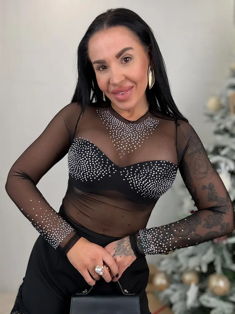 Kövecskékkel díszített fekete body GLORISE