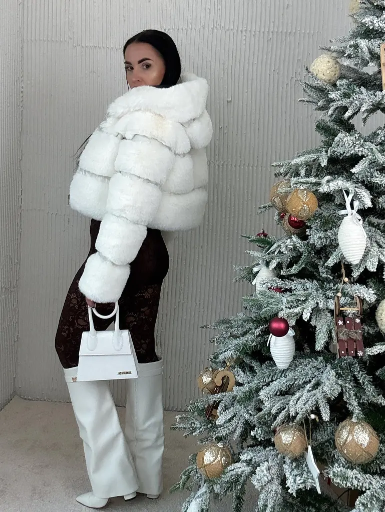 Műszőrmés műbőr kabát kapucnival GIANNA - next