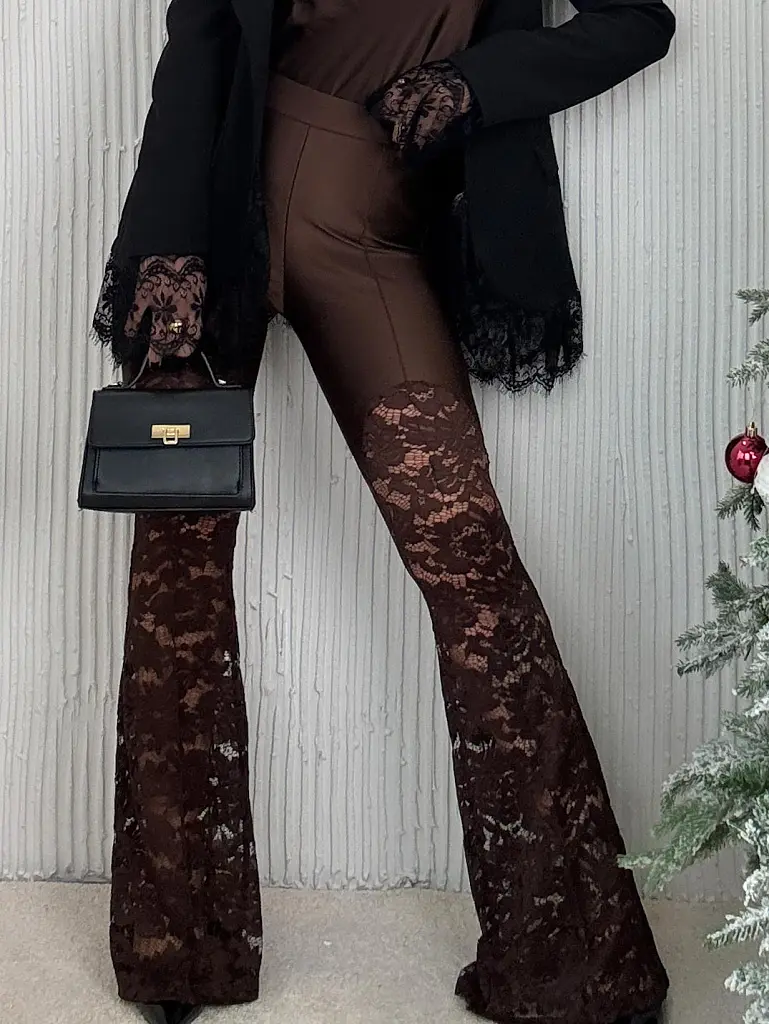 Magas derekú trapéz leggings csipkével AVELIA