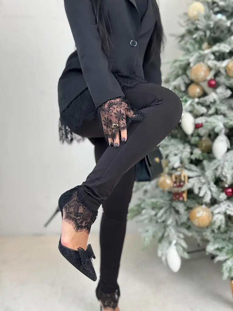 Magas derekú fekete leggings csipkével SEDRIA