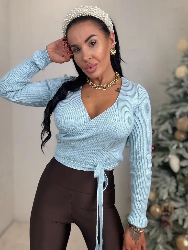 Kötött crop top megkötővel LATISA